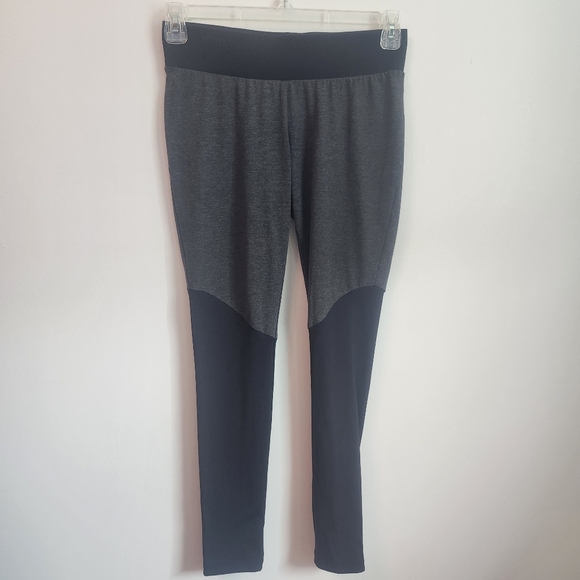 UA Women's Ribbed Compression Legging sz med - Picture 5 of 9